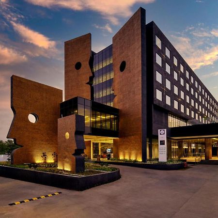 Essentia Luxury Hotel Indore Eksteriør bilde
