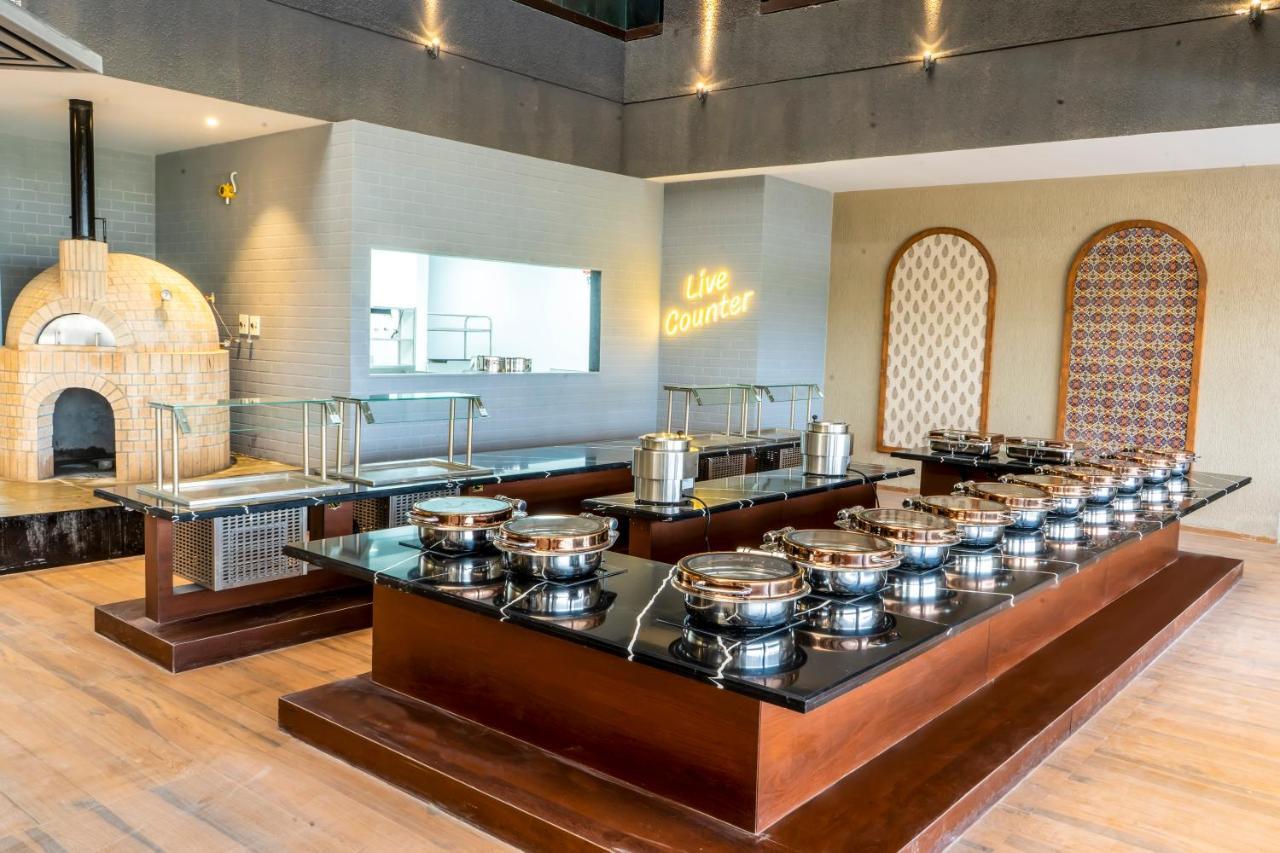 Essentia Luxury Hotel Indore Eksteriør bilde