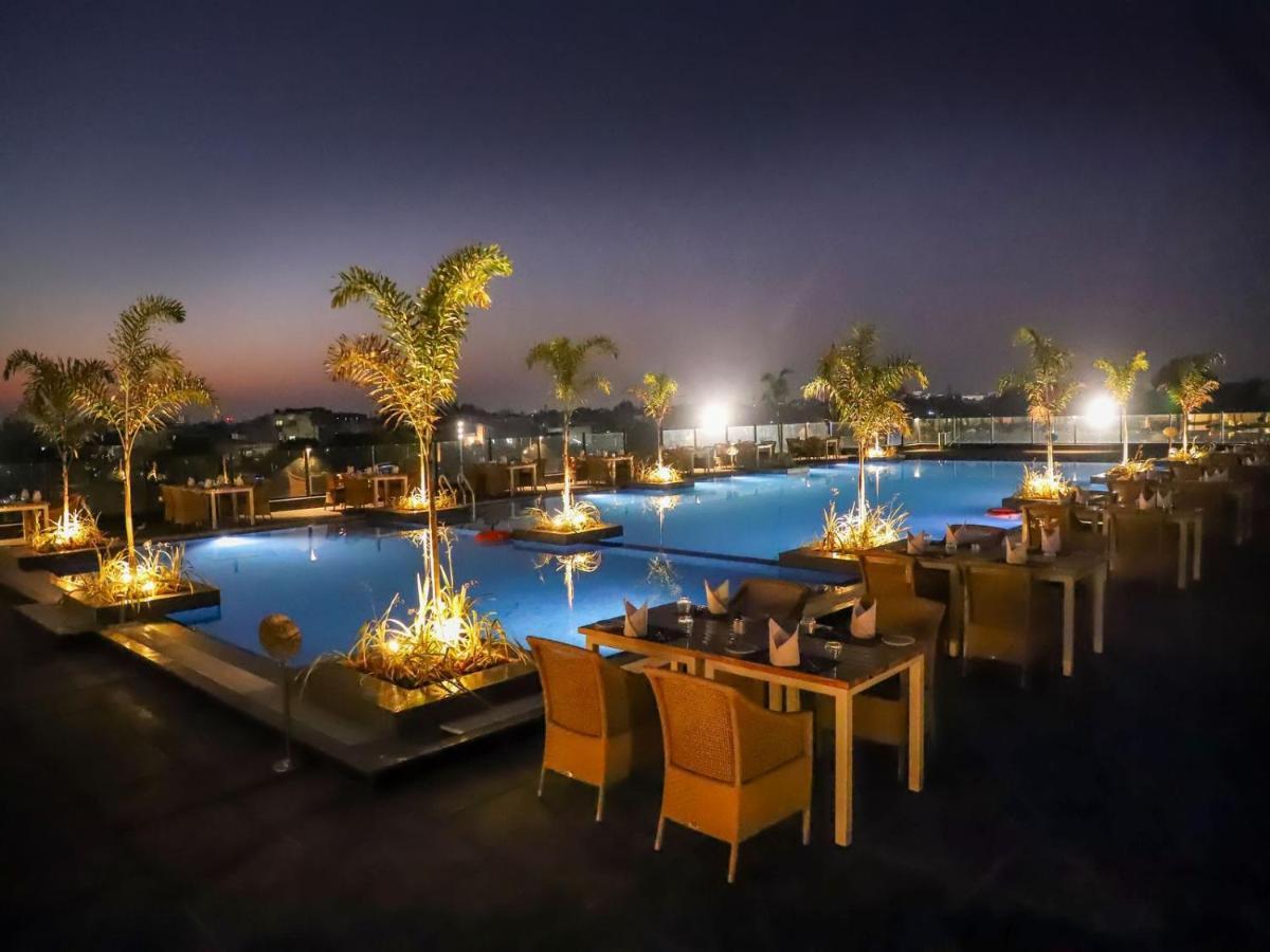 Essentia Luxury Hotel Indore Eksteriør bilde