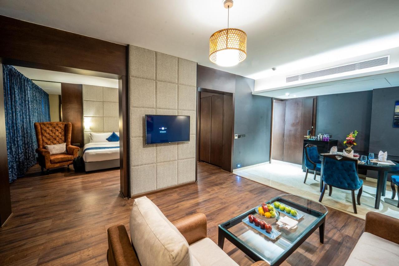 Essentia Luxury Hotel Indore Eksteriør bilde