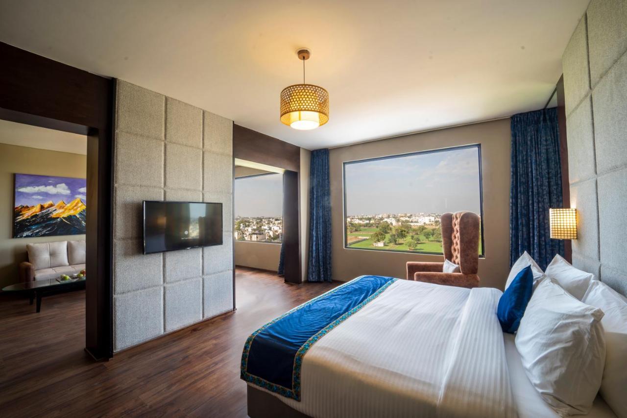 Essentia Luxury Hotel Indore Eksteriør bilde