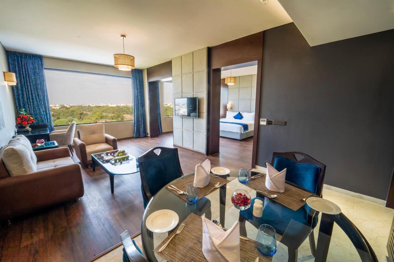 Essentia Luxury Hotel Indore Eksteriør bilde