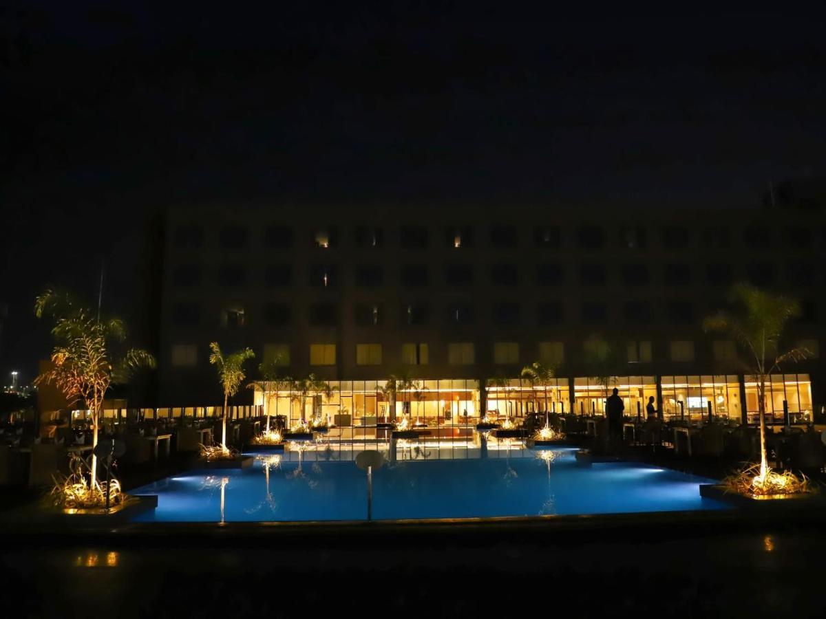 Essentia Luxury Hotel Indore Eksteriør bilde