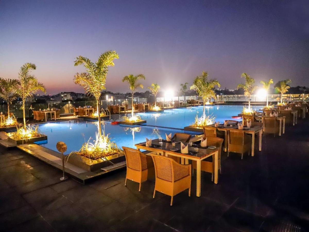 Essentia Luxury Hotel Indore Eksteriør bilde