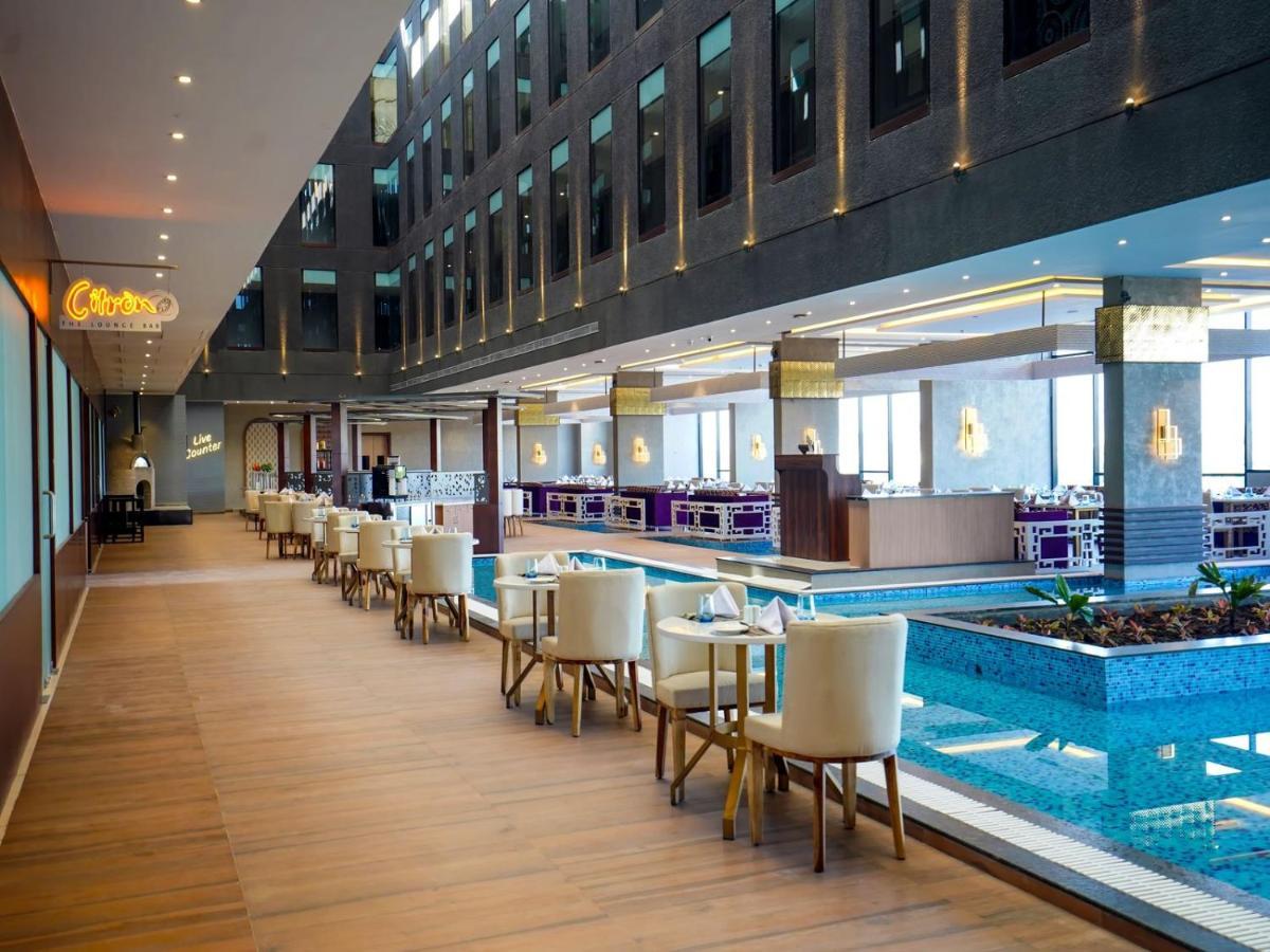 Essentia Luxury Hotel Indore Eksteriør bilde