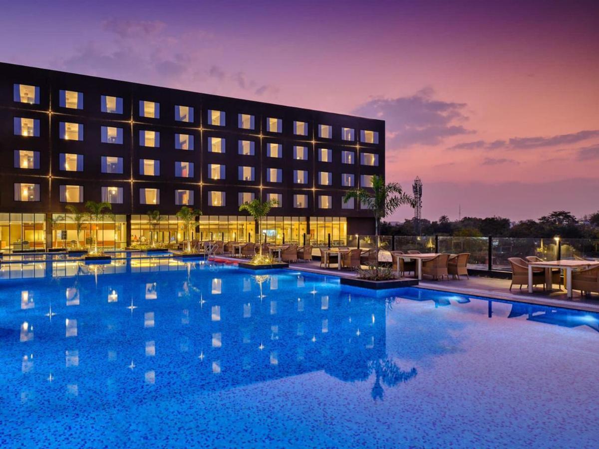 Essentia Luxury Hotel Indore Eksteriør bilde