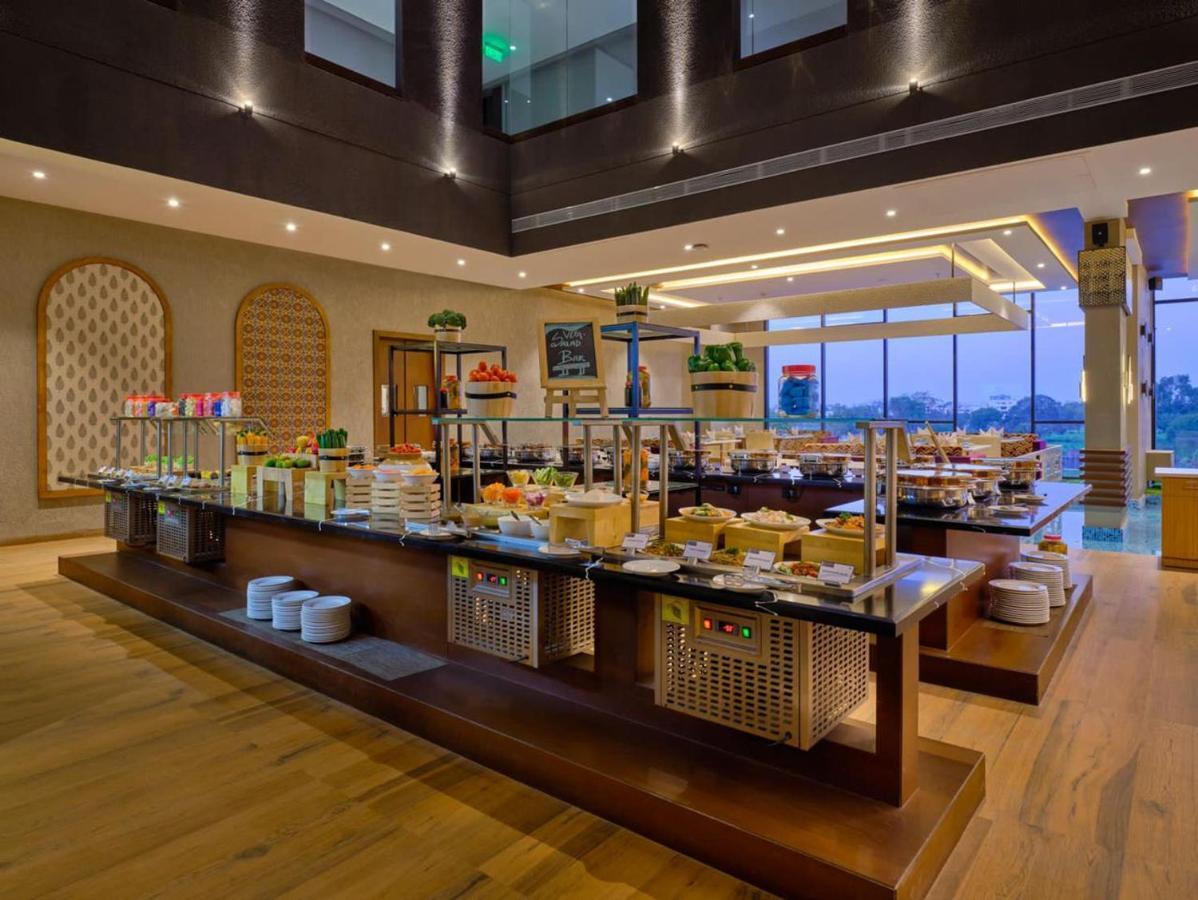 Essentia Luxury Hotel Indore Eksteriør bilde