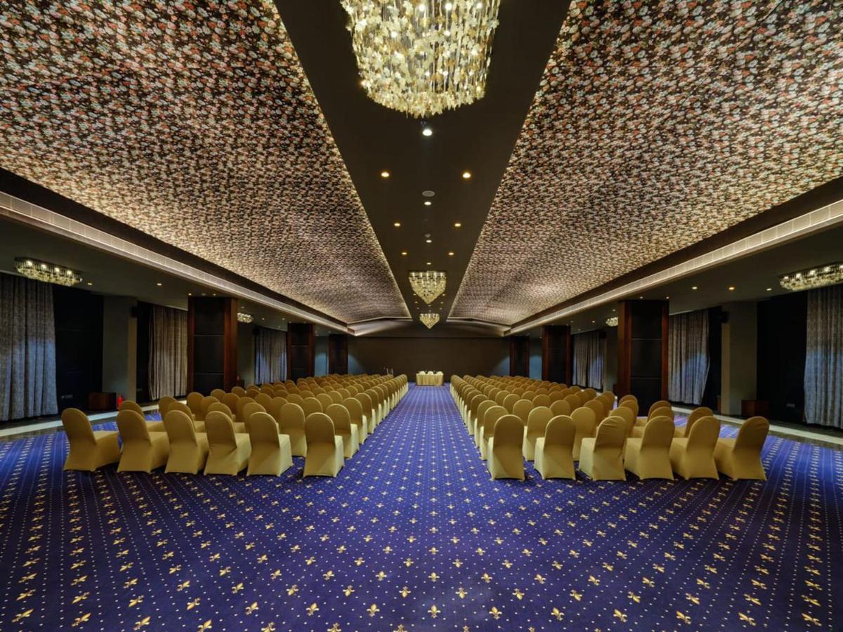 Essentia Luxury Hotel Indore Eksteriør bilde