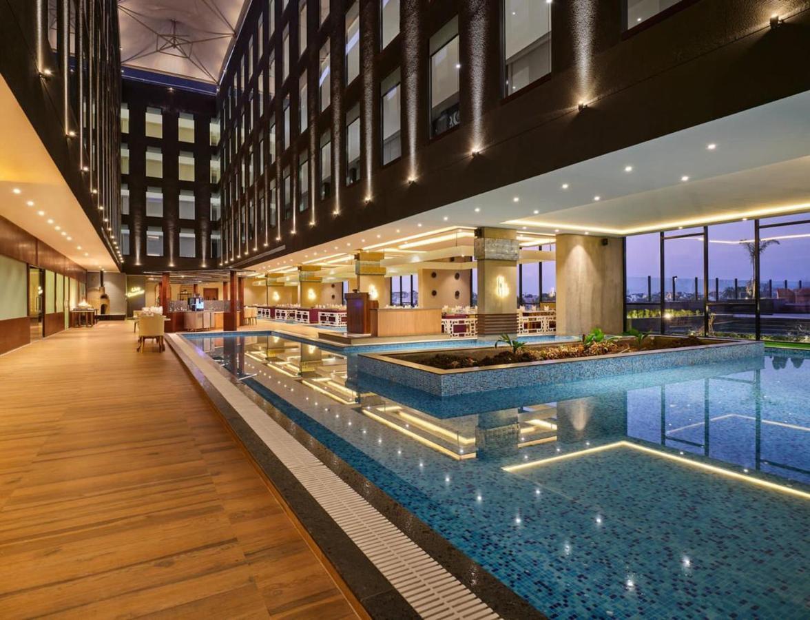 Essentia Luxury Hotel Indore Eksteriør bilde