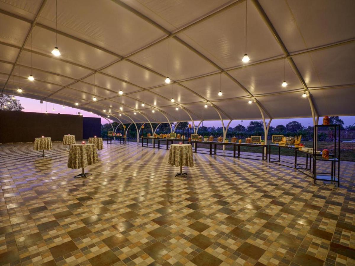 Essentia Luxury Hotel Indore Eksteriør bilde