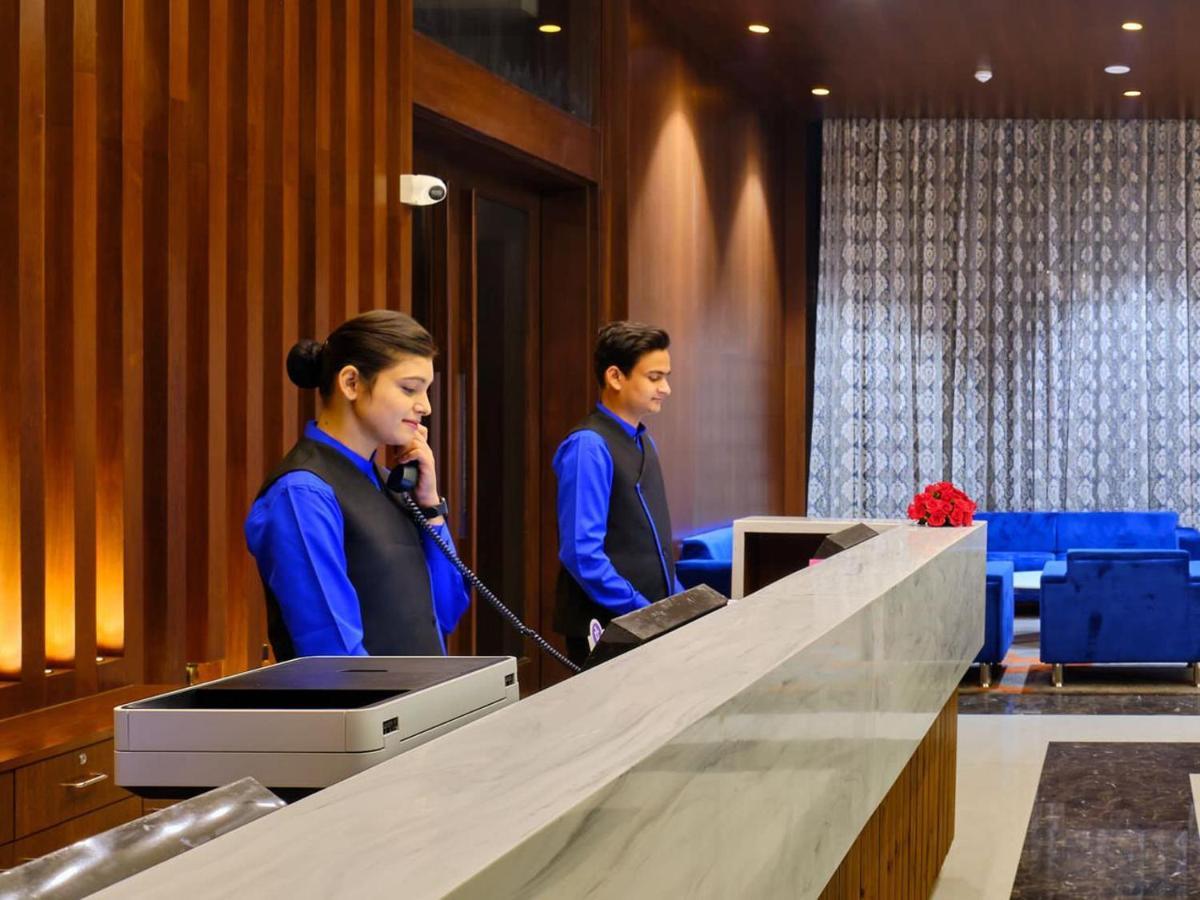 Essentia Luxury Hotel Indore Eksteriør bilde