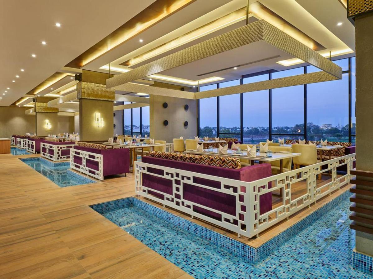 Essentia Luxury Hotel Indore Eksteriør bilde