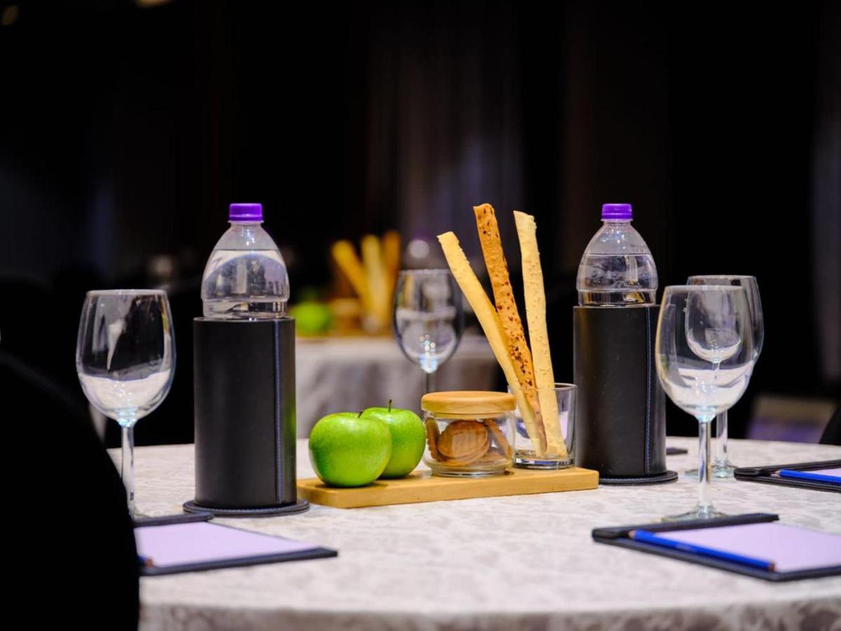 Essentia Luxury Hotel Indore Eksteriør bilde