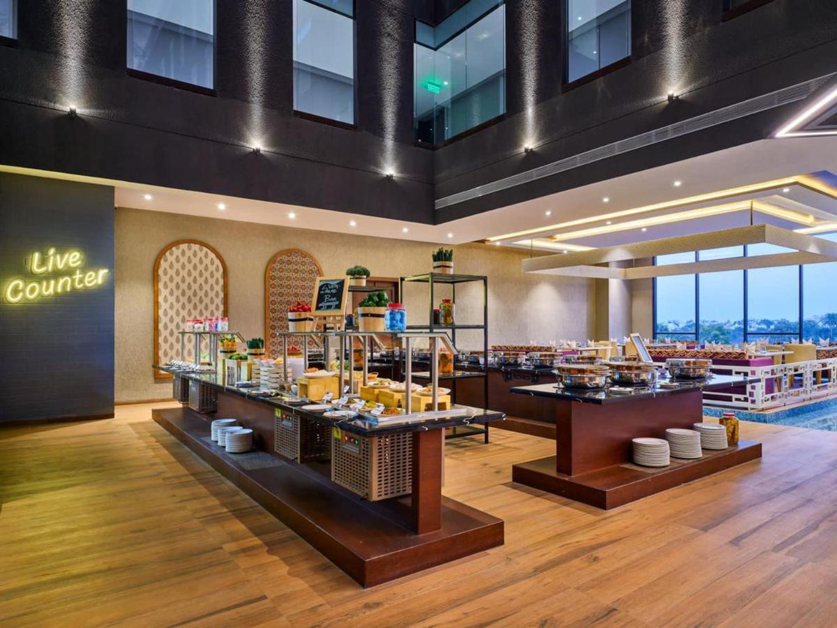Essentia Luxury Hotel Indore Eksteriør bilde