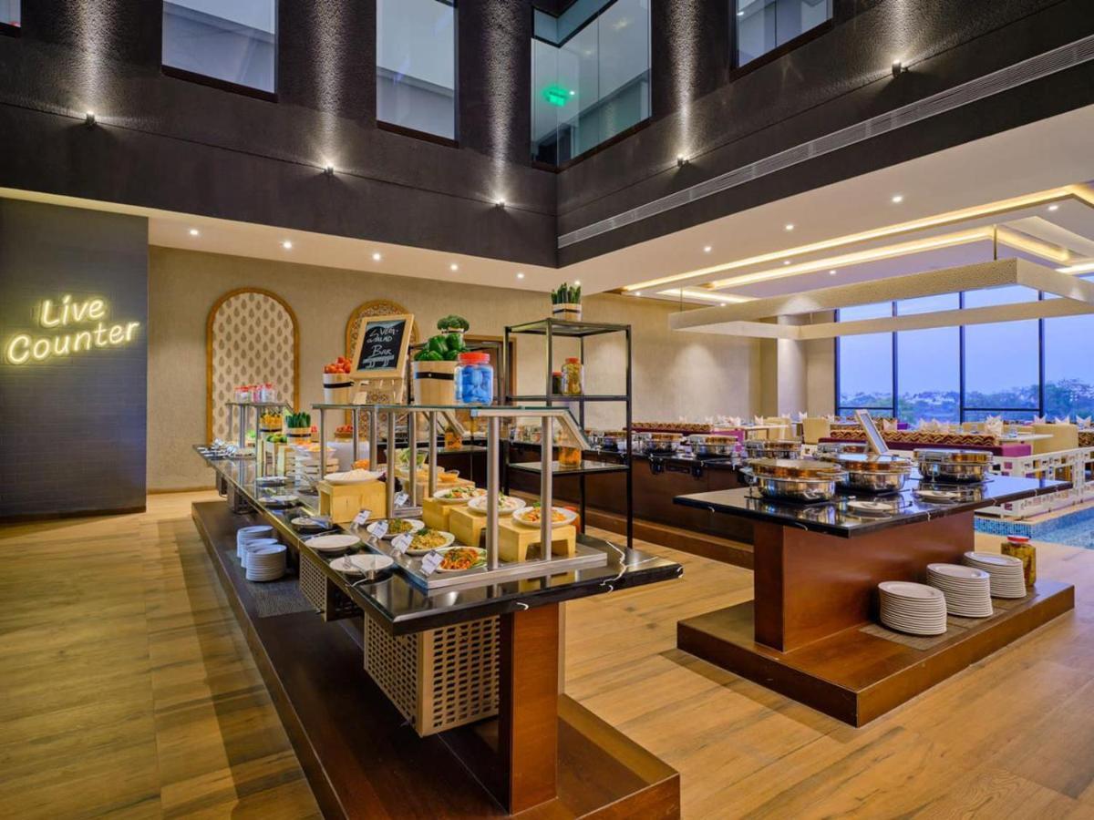 Essentia Luxury Hotel Indore Eksteriør bilde
