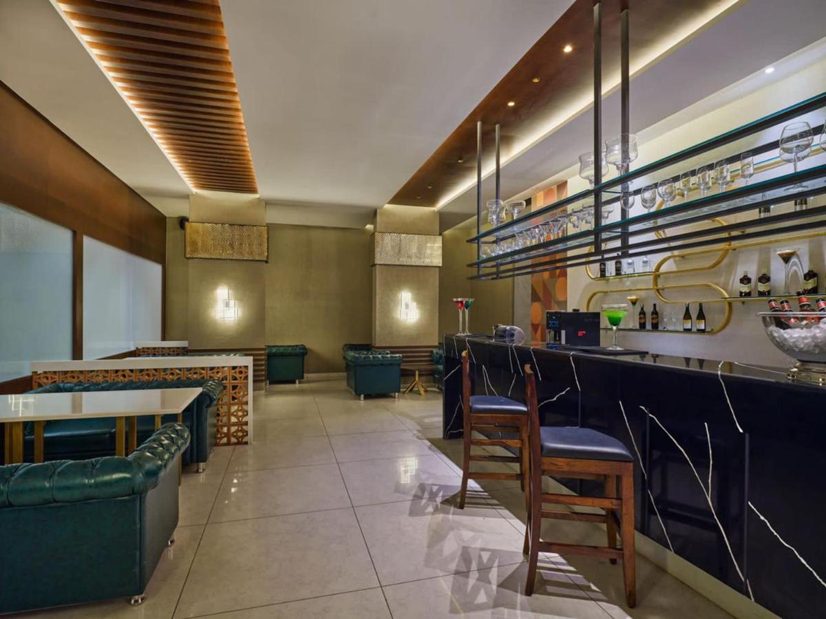 Essentia Luxury Hotel Indore Eksteriør bilde