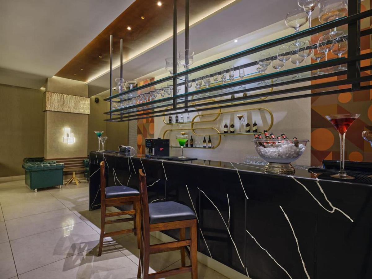 Essentia Luxury Hotel Indore Eksteriør bilde