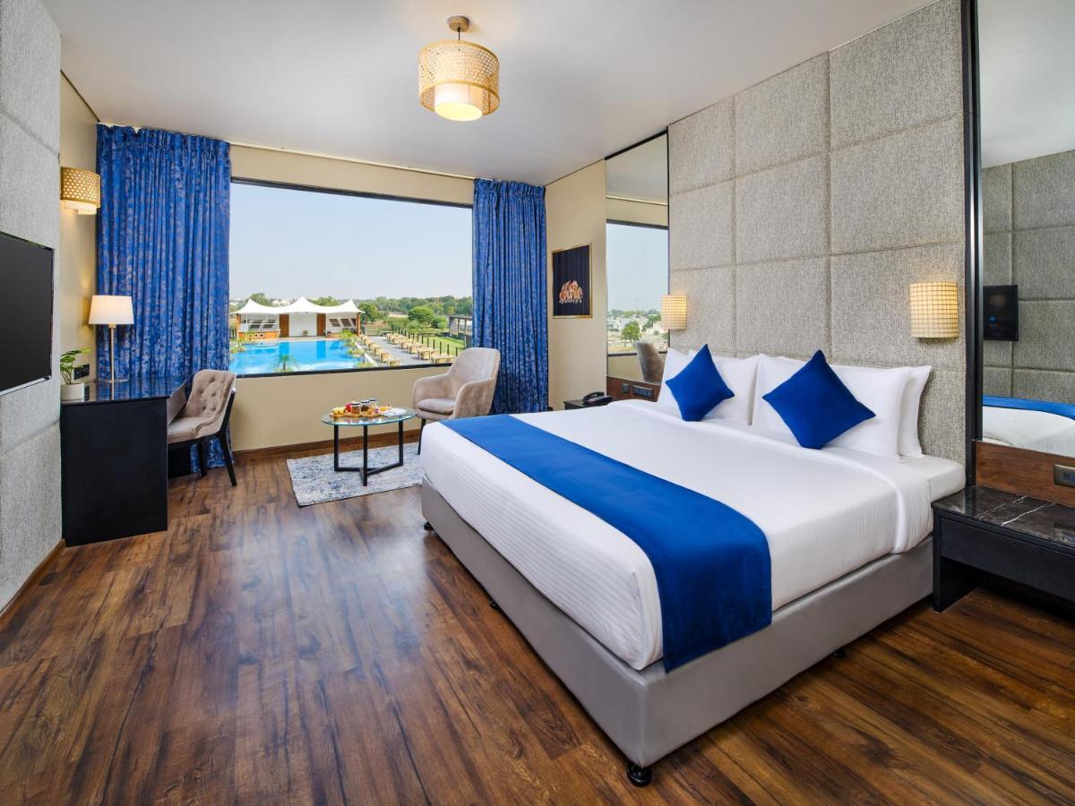 Essentia Luxury Hotel Indore Eksteriør bilde